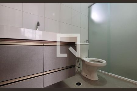 Apartamento para alugar com 76m², 2 quartos e 1 vaga Apartamento para alugar com 76m², 2 quartos e 1 vagaBanheiro da suíte