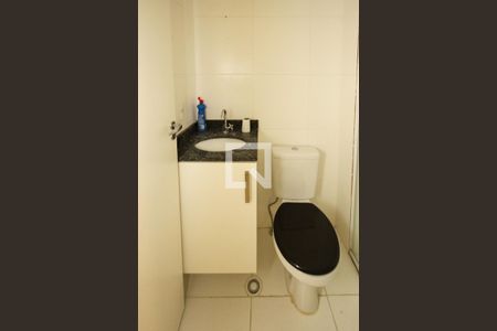 Banheiro de kitnet/studio para alugar com 1 quarto, 19m² em São Lucas, São Paulo
