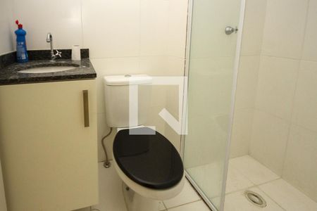 Banheiro de kitnet/studio para alugar com 1 quarto, 19m² em São Lucas, São Paulo