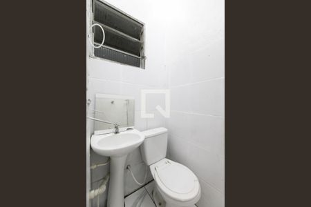Banheiro  de casa para alugar com 2 quartos, 24m² em Itaquera, São Paulo