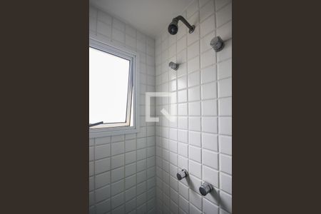 Apartamento à venda com 70m², 2 quartos e 2 vagasChuveiro do banheiro da suíte