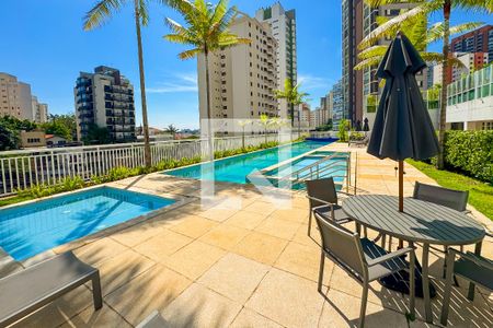 Apartamento à venda com 163m², 3 quartos e 3 vagas Apartamento à venda com 163m², 3 quartos e 3 vagasPiscina