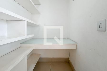 Apartamento à venda com 163m², 3 quartos e 3 vagas Apartamento à venda com 163m², 3 quartos e 3 vagasEscritório