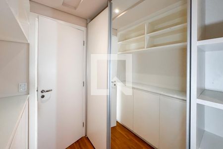 Apartamento à venda com 163m², 3 quartos e 3 vagas Apartamento à venda com 163m², 3 quartos e 3 vagasCloset da Suíte Master