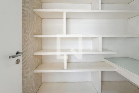 Apartamento à venda com 163m², 3 quartos e 3 vagas Apartamento à venda com 163m², 3 quartos e 3 vagasEscritório