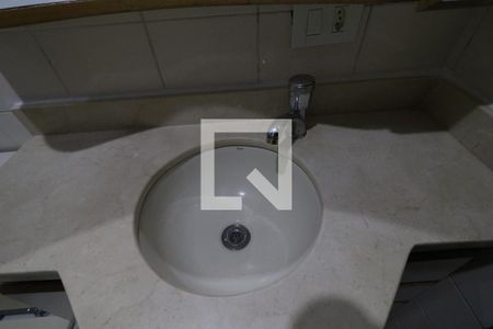 Apartamento à venda com 60m², 3 quartos e 2 vagas Apartamento à venda com 60m², 3 quartos e 2 vagasBanheiro 2