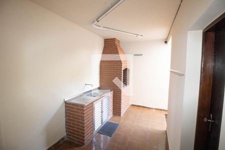 Casa para alugar com 150m², 4 quartos e 2 vagas Casa para alugar com 150m², 4 quartos e 2 vagasPia / churrasqueira