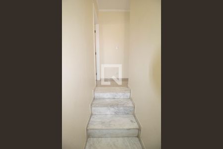 Casa para alugar com 150m², 4 quartos e 2 vagas Casa para alugar com 150m², 4 quartos e 2 vagasEscada Quartos