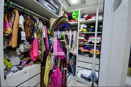 Apartamento à venda com 127m², 3 quartos e 2 vagasCloset da Suíte 1