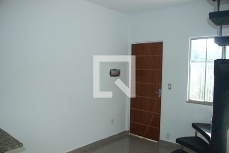 sala de casa de condomínio para alugar com 2 quartos, 52m² em Grajau, Nova Iguaçu
