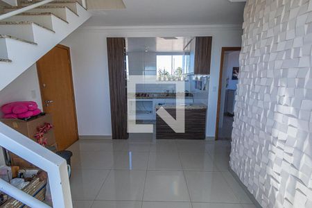 Sala de apartamento para alugar com 2 quartos, 85m² em Piratininga (venda Nova), Belo Horizonte