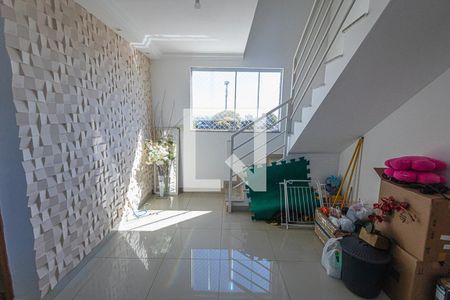 Sala de apartamento para alugar com 2 quartos, 85m² em Piratininga (venda Nova), Belo Horizonte