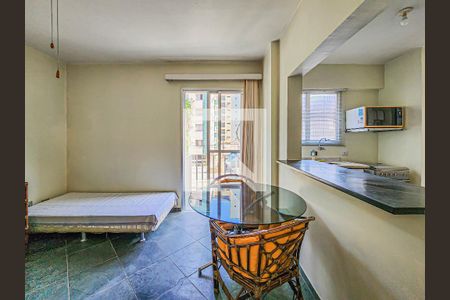 Sala de apartamento para alugar com 1 quarto, 50m² em Vila Júlia, Guarujá