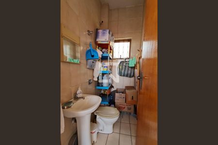 Casa à venda com 420m², 5 quartos e 4 vagasBanheiro secundário 