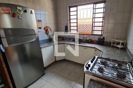 Casa à venda com 420m², 5 quartos e 4 vagasCozinha 