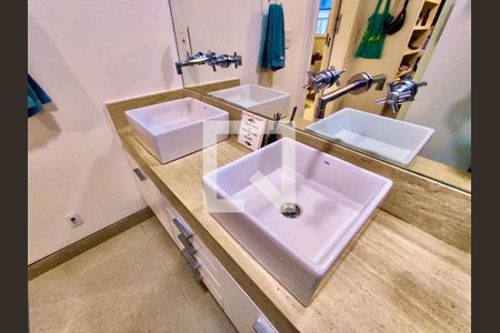 Apartamento para alugar com 80m², 2 quartos e sem vagaSuíte banheiro