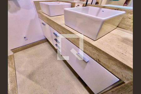 Apartamento para alugar com 80m², 2 quartos e sem vagaSuíte banheiro