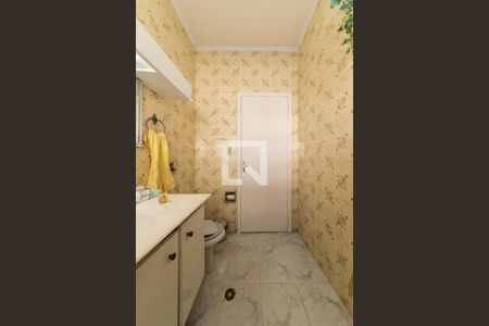 Casa para alugar com 280m², 4 quartos e 3 vagas Casa para alugar com 280m², 4 quartos e 3 vagasBanheiro Social