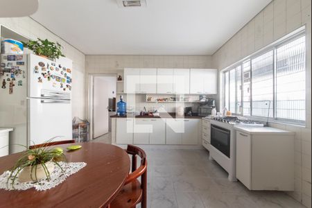 Casa para alugar com 280m², 4 quartos e 3 vagas Casa para alugar com 280m², 4 quartos e 3 vagasCozinha