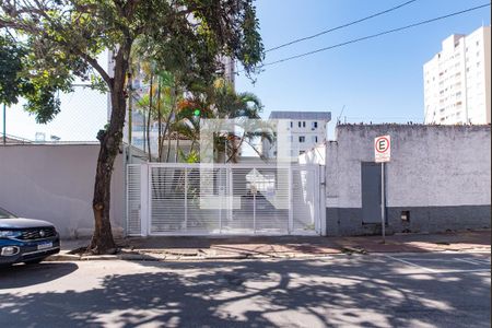 Casa para alugar com 280m², 4 quartos e 3 vagas Casa para alugar com 280m², 4 quartos e 3 vagasFachada