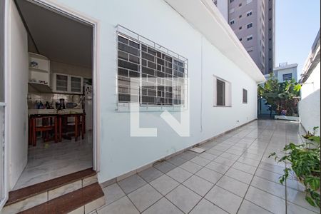 Casa para alugar com 280m², 4 quartos e 3 vagas Casa para alugar com 280m², 4 quartos e 3 vagasQuintal Casa 1 e 2