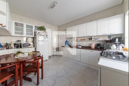 Casa para alugar com 280m², 4 quartos e 3 vagas Casa para alugar com 280m², 4 quartos e 3 vagasCozinha