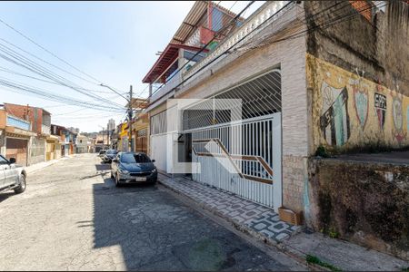 Casa à venda com 143m², 3 quartos e 3 vagas Casa à venda com 143m², 3 quartos e 3 vagasFachada