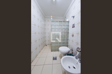 Casa à venda com 420m², 5 quartos e 7 vagasBanheiro suíte 2