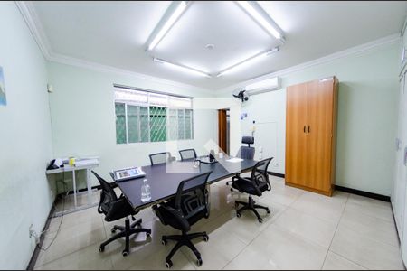 Casa à venda com 420m², 5 quartos e 7 vagasSuíte 2