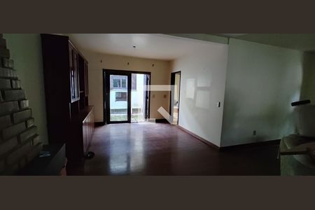 Sala de casa à venda com 2 quartos, 300m² em Teresópolis, Porto Alegre