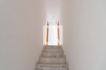 Escadas de casa de condomínio para alugar com 2 quartos, 75m² em Vila Matilde, São Paulo
