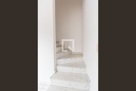 Escadas de casa de condomínio para alugar com 2 quartos, 75m² em Vila Matilde, São Paulo