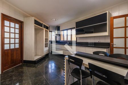 Casa de condomínio à venda com 800m², 4 quartos e 6 vagas Casa de condomínio à venda com 800m², 4 quartos e 6 vagasCozinha