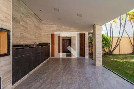 Casa de condomínio à venda com 800m², 4 quartos e 6 vagas Casa de condomínio à venda com 800m², 4 quartos e 6 vagasÁrea Externa