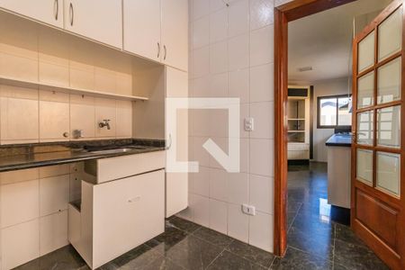 Casa de condomínio à venda com 800m², 4 quartos e 6 vagas Casa de condomínio à venda com 800m², 4 quartos e 6 vagasÁrea de Serviço