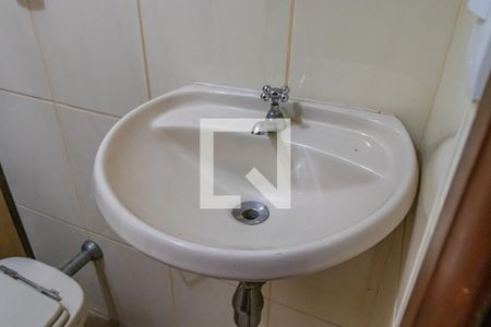 Casa de condomínio à venda com 800m², 4 quartos e 6 vagas Casa de condomínio à venda com 800m², 4 quartos e 6 vagasBanheiro da Suíte de Serviço