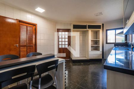 Casa de condomínio à venda com 800m², 4 quartos e 6 vagas Casa de condomínio à venda com 800m², 4 quartos e 6 vagasCozinha