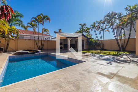 Casa de condomínio à venda com 800m², 4 quartos e 6 vagas Casa de condomínio à venda com 800m², 4 quartos e 6 vagasÁrea Externa