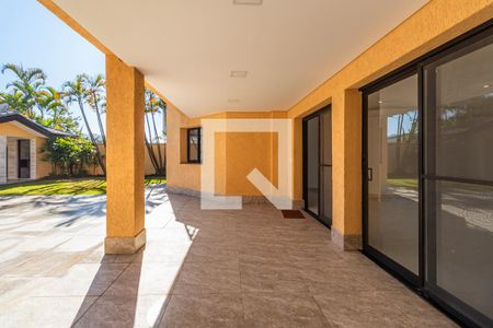 Casa de condomínio à venda com 800m², 4 quartos e 6 vagas Casa de condomínio à venda com 800m², 4 quartos e 6 vagasÁrea Externa