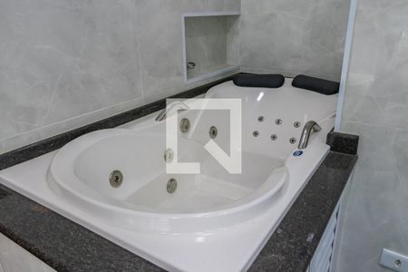 Casa de condomínio à venda com 800m², 4 quartos e 6 vagas Casa de condomínio à venda com 800m², 4 quartos e 6 vagasBanheiro da Suíte 3