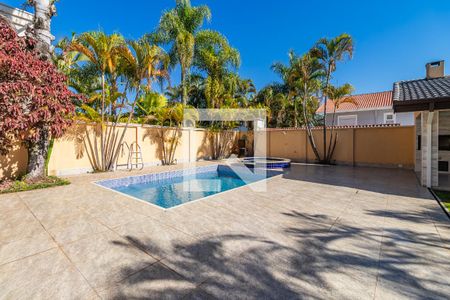 Casa de condomínio à venda com 800m², 4 quartos e 6 vagas Casa de condomínio à venda com 800m², 4 quartos e 6 vagasÁrea Externa