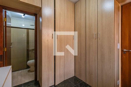 Casa de condomínio à venda com 800m², 4 quartos e 6 vagas Casa de condomínio à venda com 800m², 4 quartos e 6 vagasSuíte de Serviço