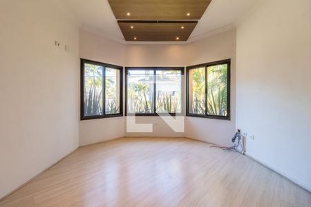 Casa de condomínio à venda com 800m², 4 quartos e 6 vagas Casa de condomínio à venda com 800m², 4 quartos e 6 vagasSala de TV