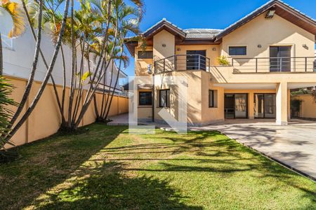 Casa de condomínio à venda com 800m², 4 quartos e 6 vagas Casa de condomínio à venda com 800m², 4 quartos e 6 vagasÁrea Externa