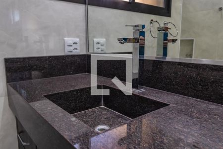 Casa de condomínio à venda com 800m², 4 quartos e 6 vagas Casa de condomínio à venda com 800m², 4 quartos e 6 vagasBanheiro da Suíte 3