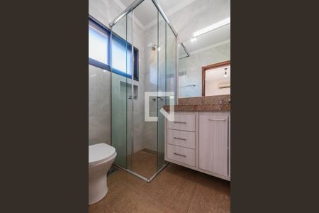 Casa de condomínio à venda com 800m², 4 quartos e 6 vagas Casa de condomínio à venda com 800m², 4 quartos e 6 vagasBanheiro da Suíte 2