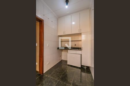 Casa de condomínio à venda com 800m², 4 quartos e 6 vagas Casa de condomínio à venda com 800m², 4 quartos e 6 vagasÁrea de Serviço