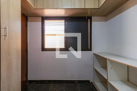 Casa de condomínio à venda com 800m², 4 quartos e 6 vagas Casa de condomínio à venda com 800m², 4 quartos e 6 vagasSuíte de Serviço