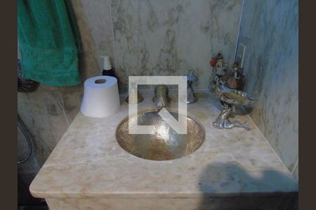 Apartamento à venda com 130m², 3 quartos e sem vagaDetalhe Banheiro