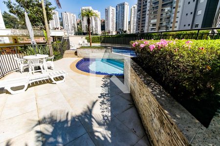 Apartamento à venda com 83m², 2 quartos e 2 vagas Apartamento à venda com 83m², 2 quartos e 2 vagasÁrea comum - Piscina